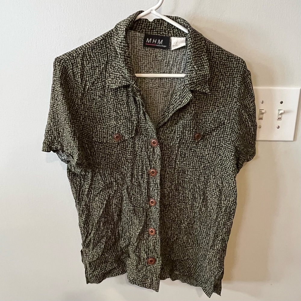 patterned button down top
brand MHM melissa harper
size 8
good condition